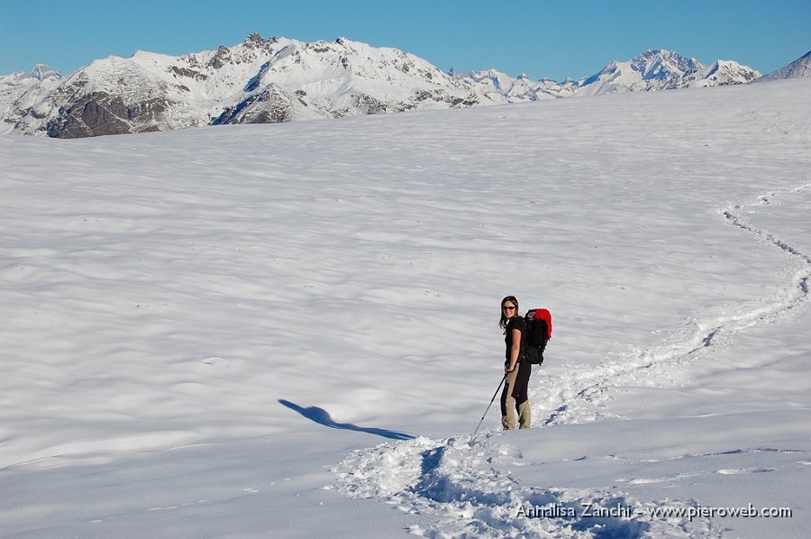 16 Pianoro verso il pizzo Baciamorti.JPG